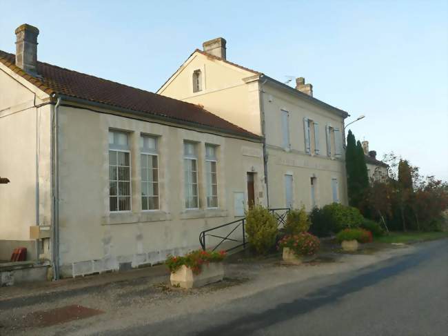 Mairie d'Oriolles - Oriolles (16480) - Charente