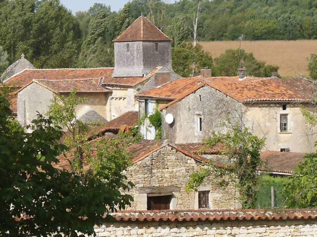 Poursac et son église - Poursac (16700) - Charente