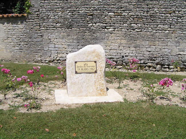 Monument du jardin du Souvenir, du 19 mars 1962 - Ranville-Breuillaud (16140) - Charente