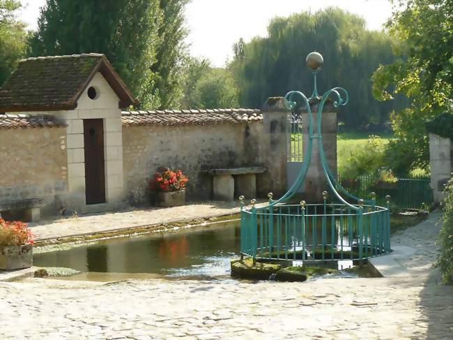 La Fontaine légendaire - Ronsenac (16320) - Charente