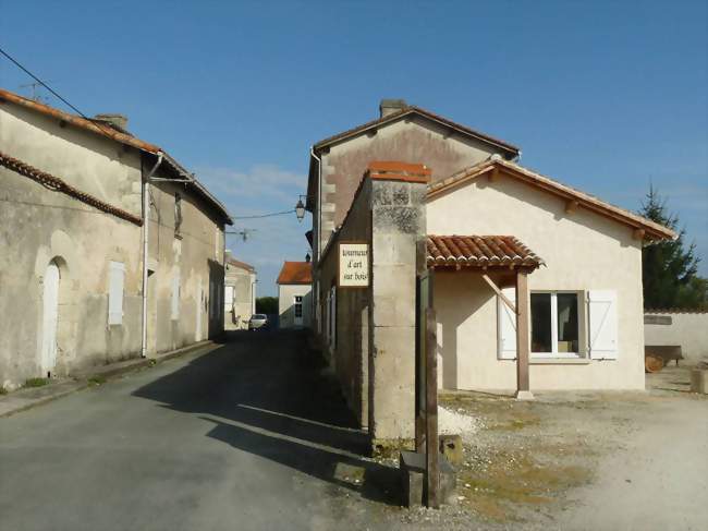 Rue principale de Rouffiac - Rouffiac (16210) - Charente