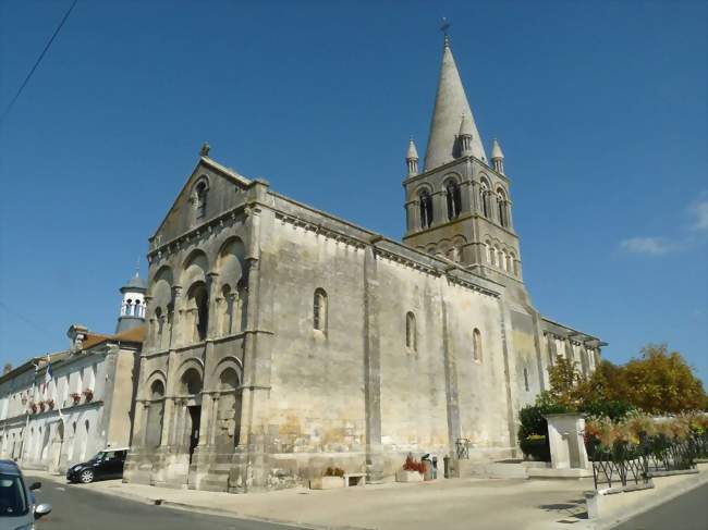 L'église de Roullet - Roullet-Saint-Estèphe (16440) - Charente