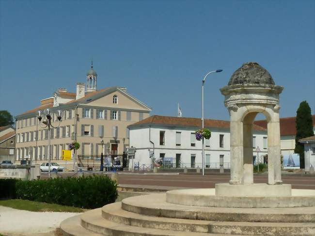 Fontaine François Ier et fonderie de Ruelle - Ruelle-sur-Touvre (16600) - Charente