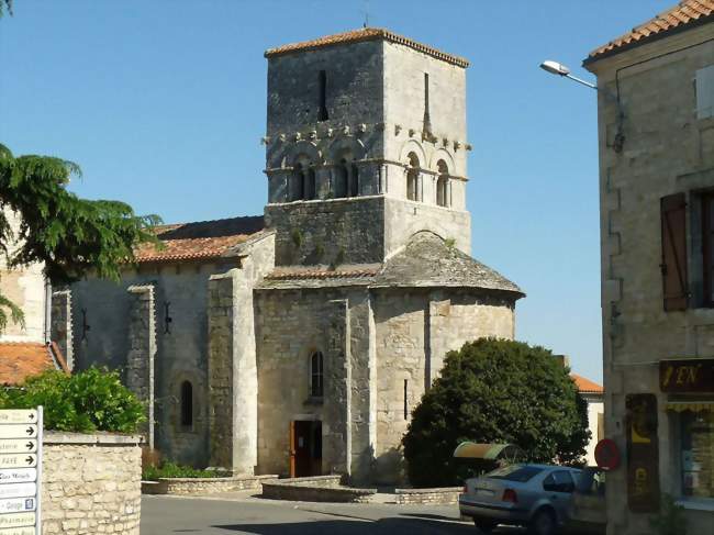 L'église Saint-Michel - Saint-Angeau (16230) - Charente