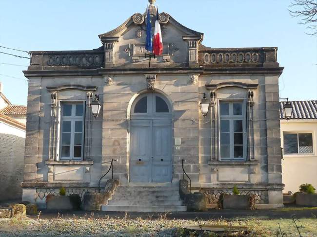 La mairie - Saint-Fort-sur-le-Né (16130) - Charente