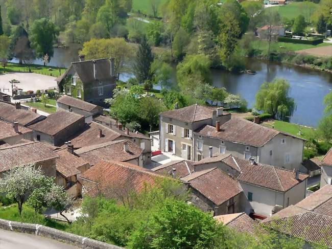 Les toits de Saint-Germain vus du château - Saint-Germain-de-Confolens (16500) - Charente