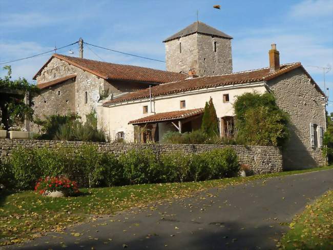 L'église paroissiale - Saint-Gourson (16700) - Charente