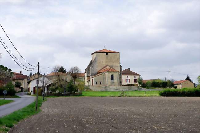 Saint-Martial vu du sud-est - Saint-Martial (16190) - Charente