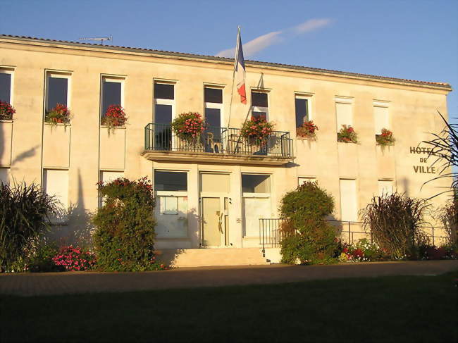 L'hôtel de ville - Saint-Michel (16470) - Charente