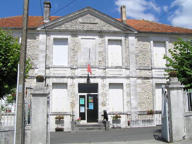 La mairie - Saint-Preuil (16130) - Charente