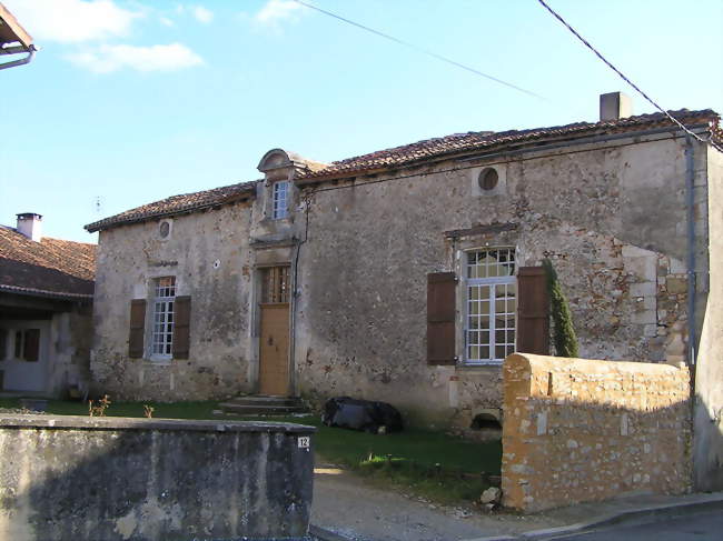 Maison ancienne - Saint-Sornin (16220) - Charente