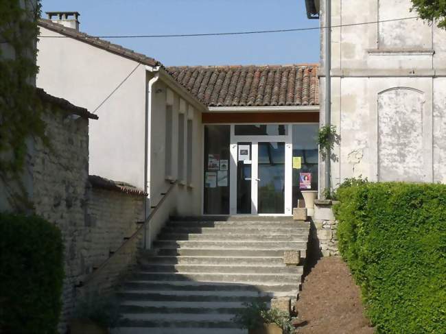 La mairie de Salles-d'Angles - Salles-d'Angles (16130) - Charente