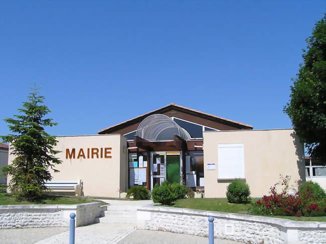La mairie - Salles-de-Barbezieux (16300) - Charente