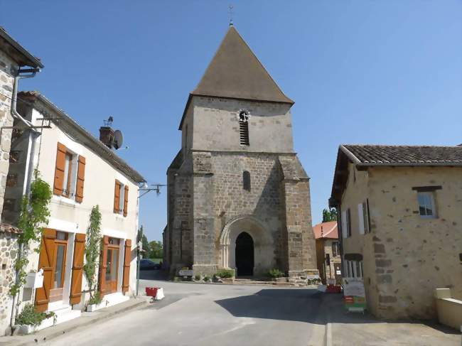 Le bourg et l'église - Saulgond (16420) - Charente