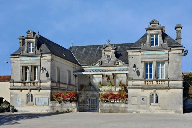 La  mairie de Segonzac - Segonzac (16130) - Charente