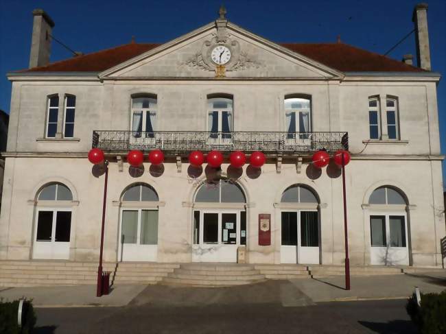 La mairie - Vars (16330) - Charente