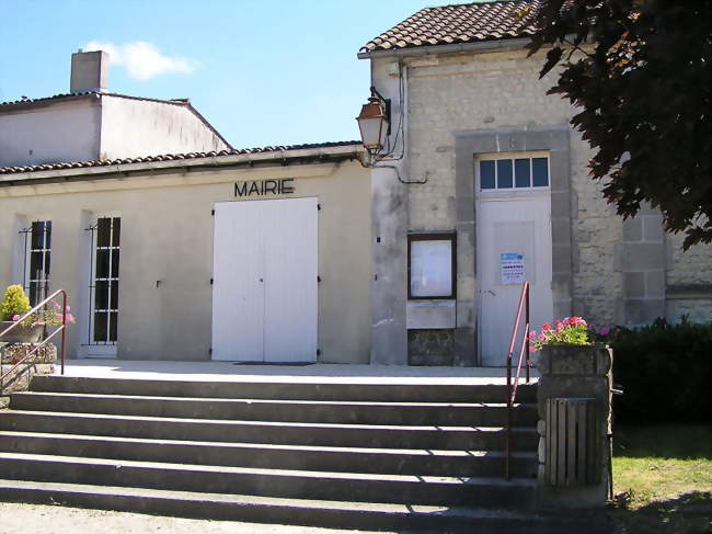La mairie - Verrières (16130) - Charente