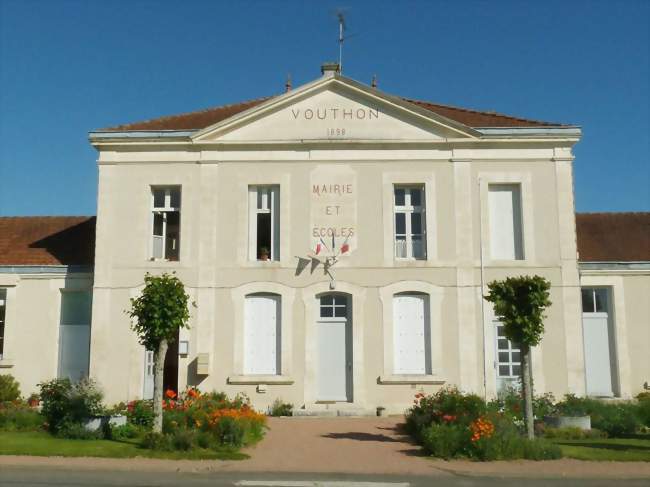 La mairie de Vouthon - Vouthon (16220) - Charente
