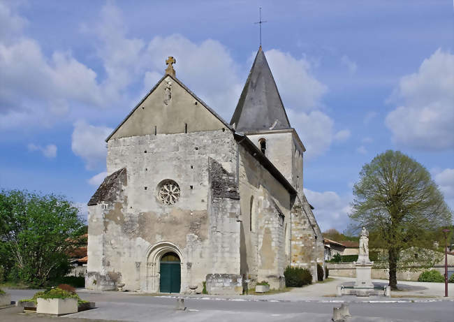 L'église d'Yviers - Yviers (16210) - Charente