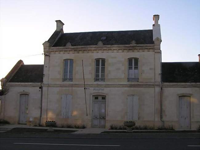 La mairie d'Asnières-la-Giraud - Asnières-la-Giraud (17400) - Charente-Maritime