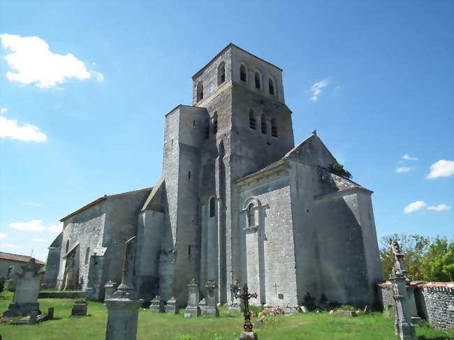 L\'église romane de Bougneau - Bougneau (17800) - Crédit photo: Cobber17