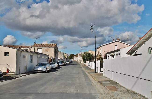 Rue du village - Bourgneuf (17220) - Charente-Maritime