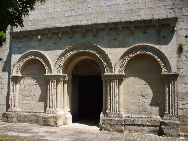 Porche de l'église Saint-Alban - Bresdon (17490) - Charente-Maritime