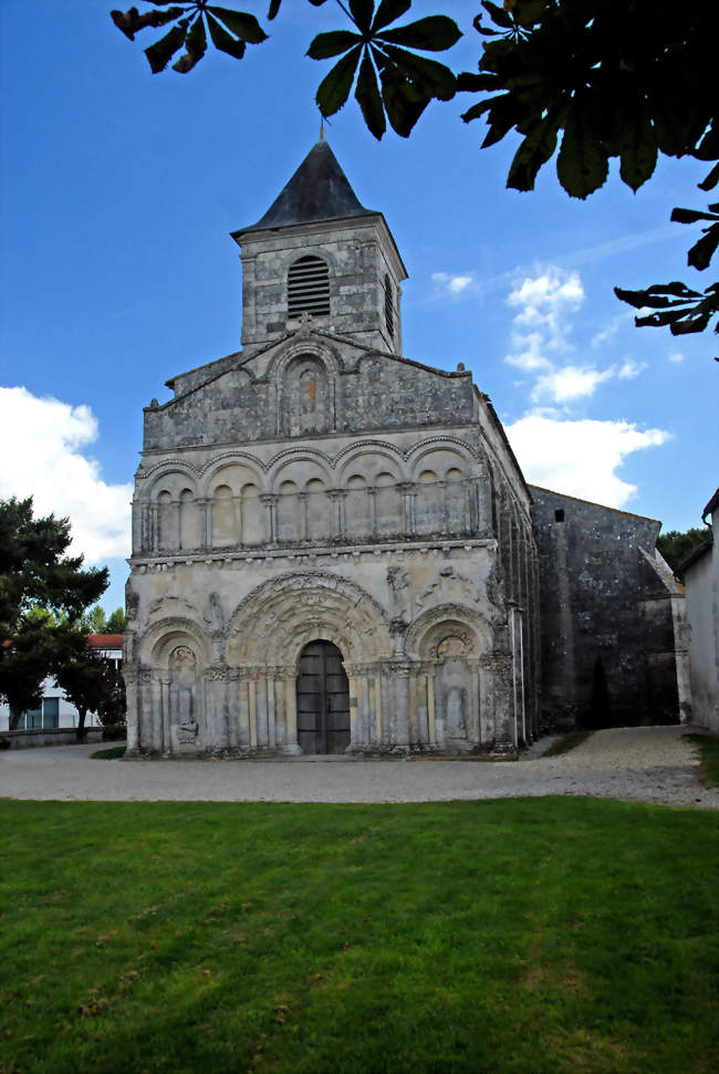 L\'église Saint-Martin - Chadenac (17800) - Crédit photo: Jochen Jahnke