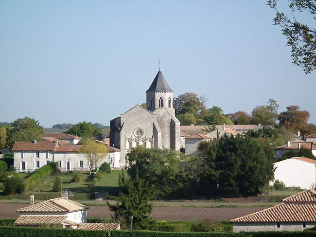 Vue du village de Champagnac - Champagnac (17500) - Crédit photo: Cobber17