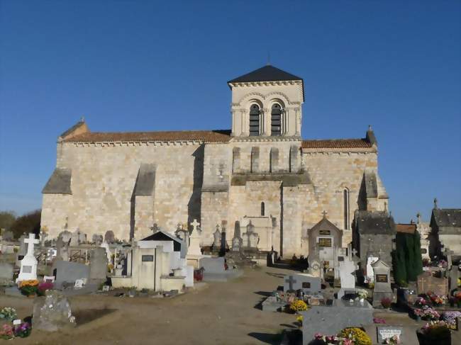 L\'église Saint-Étienne, ancienne commanderie - Chepniers (17210) - Crédit photo: Jack ma