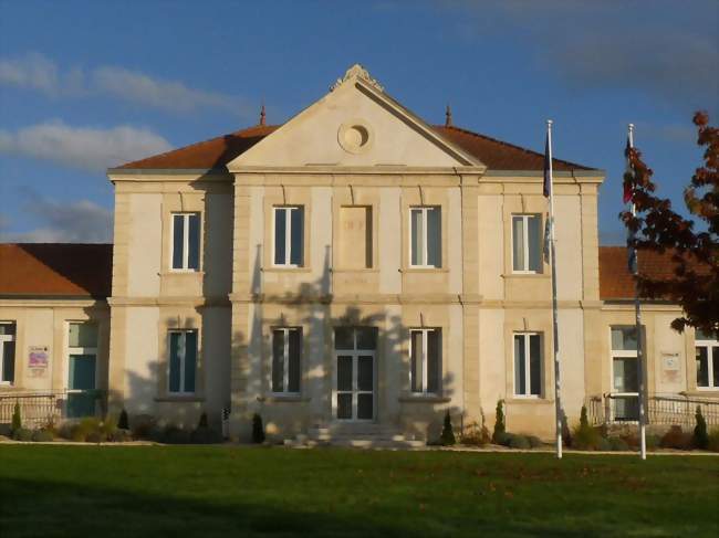 La mairie de Clérac - Clérac (17270) - Crédit photo: Jack ma