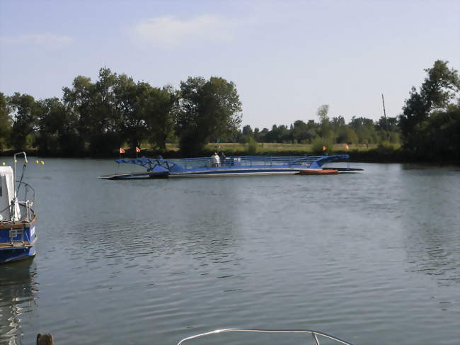 Le bac motorisé - Courcoury (17100) - Charente-Maritime