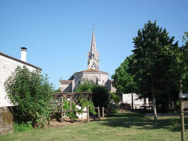 Le centre-bourg de Crazannes, depuis le jardin public - Crazannes (17350) - Charente-Maritime