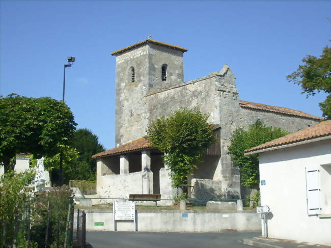 Le centre-bourg et l'église romane de Dompierre-sur-Charente - Dompierre-sur-Charente (17610) - Charente-Maritime