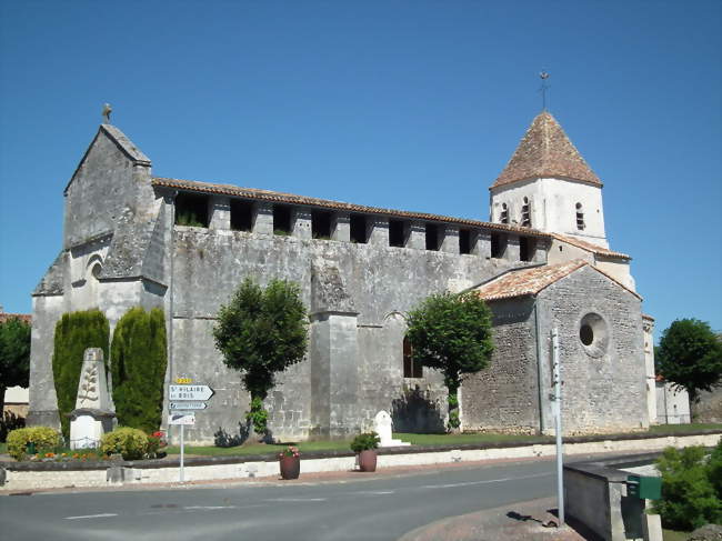 L\'église fortifiée de Guitinières - Guitinières (17500) - Crédit photo: Cobber17