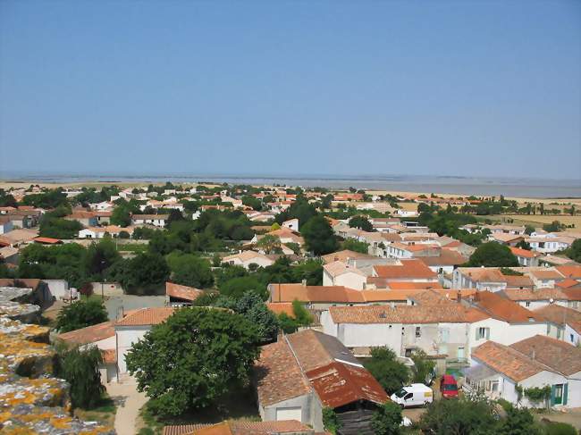 La ville et le littoral vus du clocher de l'église - Marsilly (17137) - Charente-Maritime