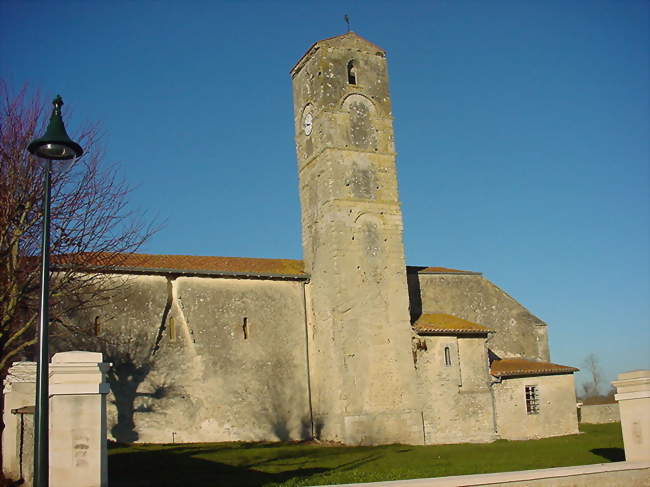 L'église de Saint-Denis-du-Pin - Saint-Denis-du-Pin (17400) - Charente-Maritime
