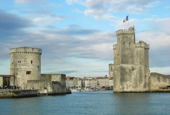 Les tours du Vieux-Port de La Rochelle. (Photo par Remi Jouan)