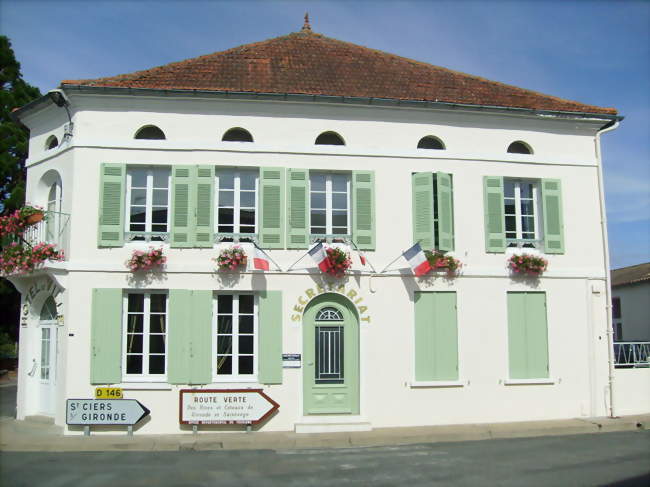 La mairie de Saint-Bonnet - Saint-Bonnet-sur-Gironde (17150) - Crédit photo: Cobber17