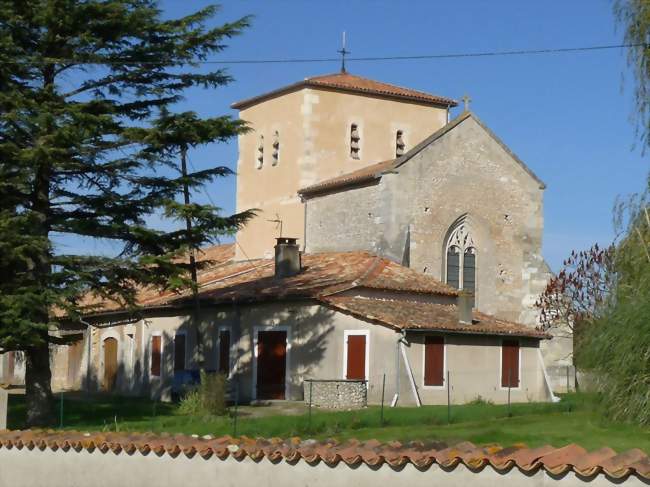 L\'église et le bourg - Sainte-Colombe (17210) - Crédit photo: Jack ma