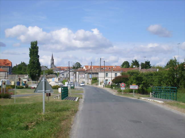 Le village de Saint-Dizant-du-Gua (17240) - Crédit photo: Cobber17