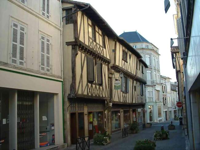 Le centre historique de Saint-Jean-d'Angély - Saint-Jean-d'Angély (17400) - Charente-Maritime