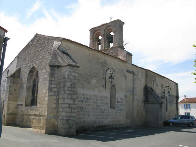 Vue arrière de l'église - Saint-Mard (17700) - Charente-Maritime