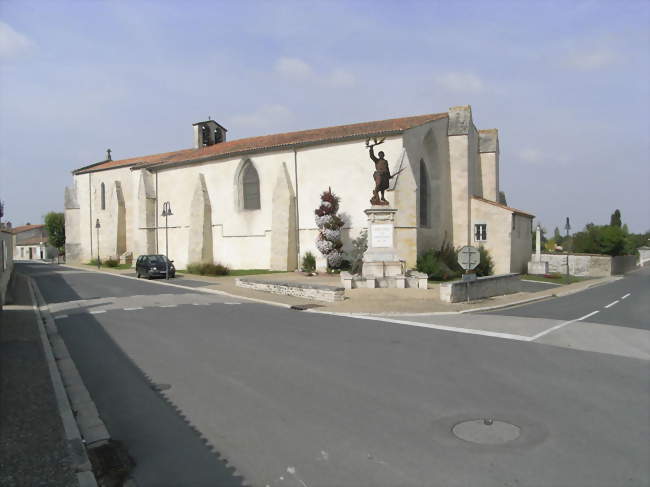Église Saint-Laurent et monuments aux morts - Sainte-Soulle (17220) - Charente-Maritime