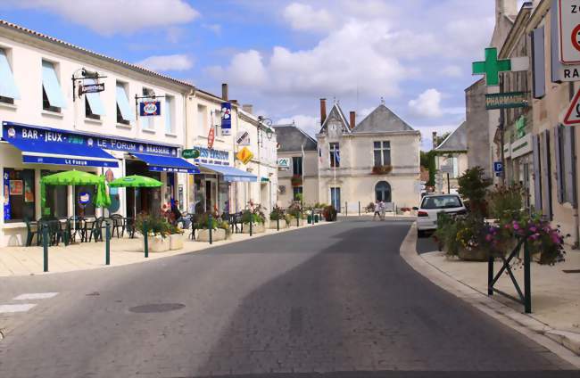 Le centre et la mairie de Saint-Xandre - Saint-Xandre (17138) - Charente-Maritime