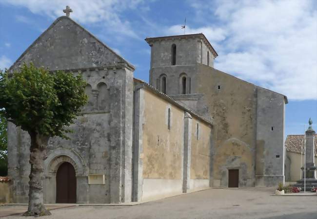 L\'église Saint-Pierre - Semoussac (17150) - Crédit photo: Jack ma