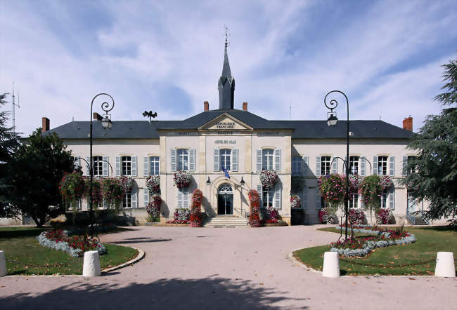 L'hôtel de ville - Dun-sur-Auron (18130) - Cher