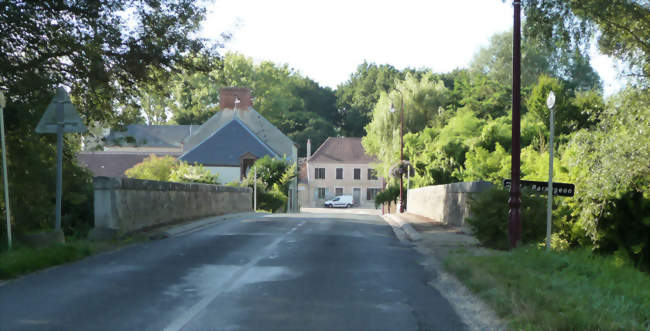 L'entrée du village en 2013 - Saint-Laurent (18330) - Cher