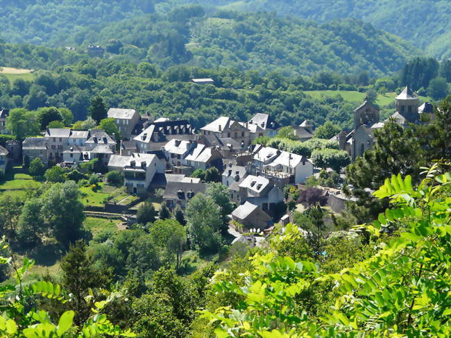 Le bourg d'Aubazines et son église abbatiale - Aubazines (19190) - Corrèze