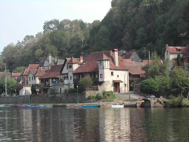 Le village au bord de la Dordogne en 2003 - Beaulieu-sur-Dordogne (19120) - Corrèze
